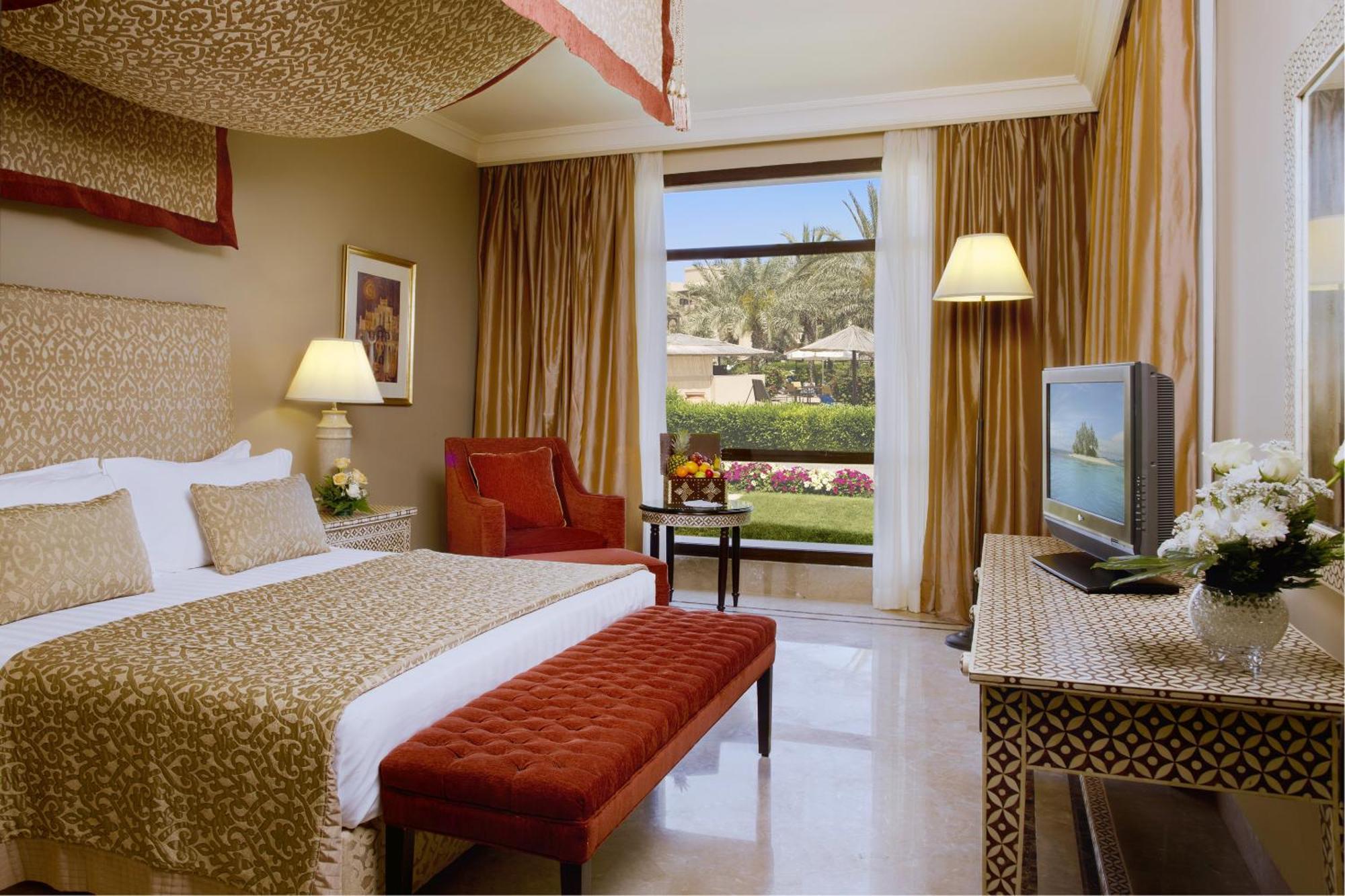 The Villa Queen Bed Ocean View Includes on F&B